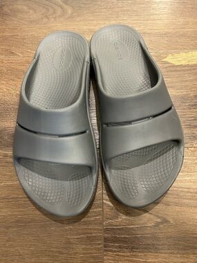 OOFOS OOAHH Slide Sandals Women’s size 10 Mens size 8 EU 41 Gray